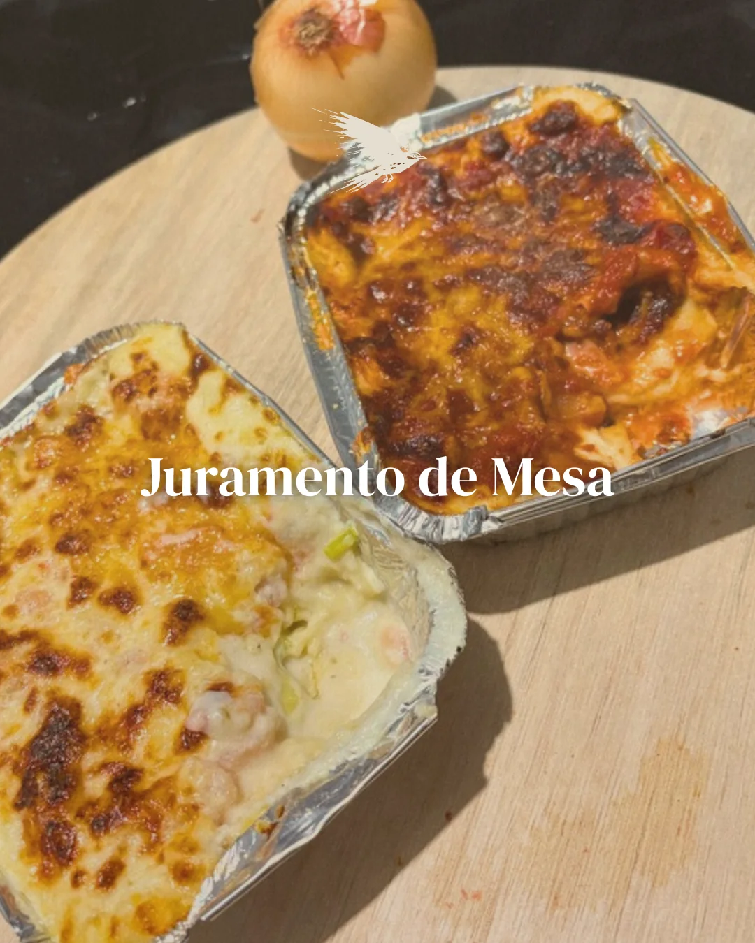 Piece showing a lasagna on a wooden board captioned Juramento de Mesa.